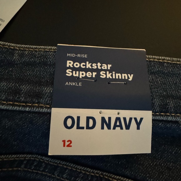 Old Navy Rockstar Jeans (6126) - Picture 3 of 4